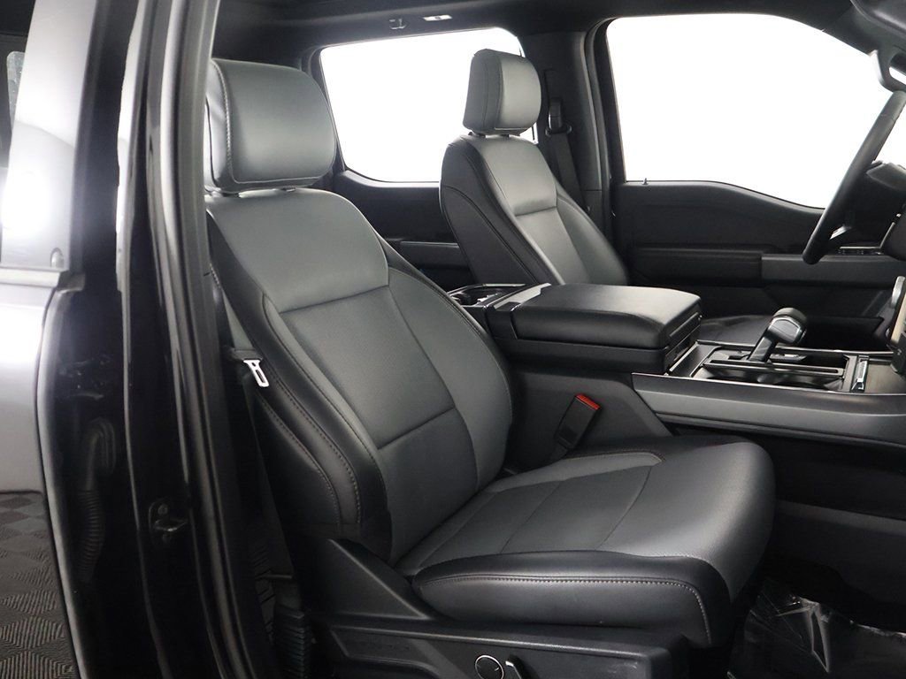 Used 2025 Ford F150 Lightning Lariat image 33