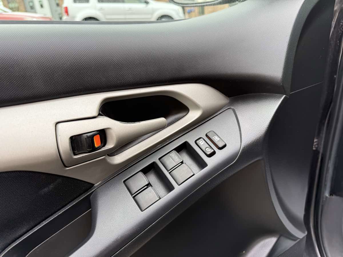 Used 2009 Pontiac Vibe w/ Preferred Package image 19