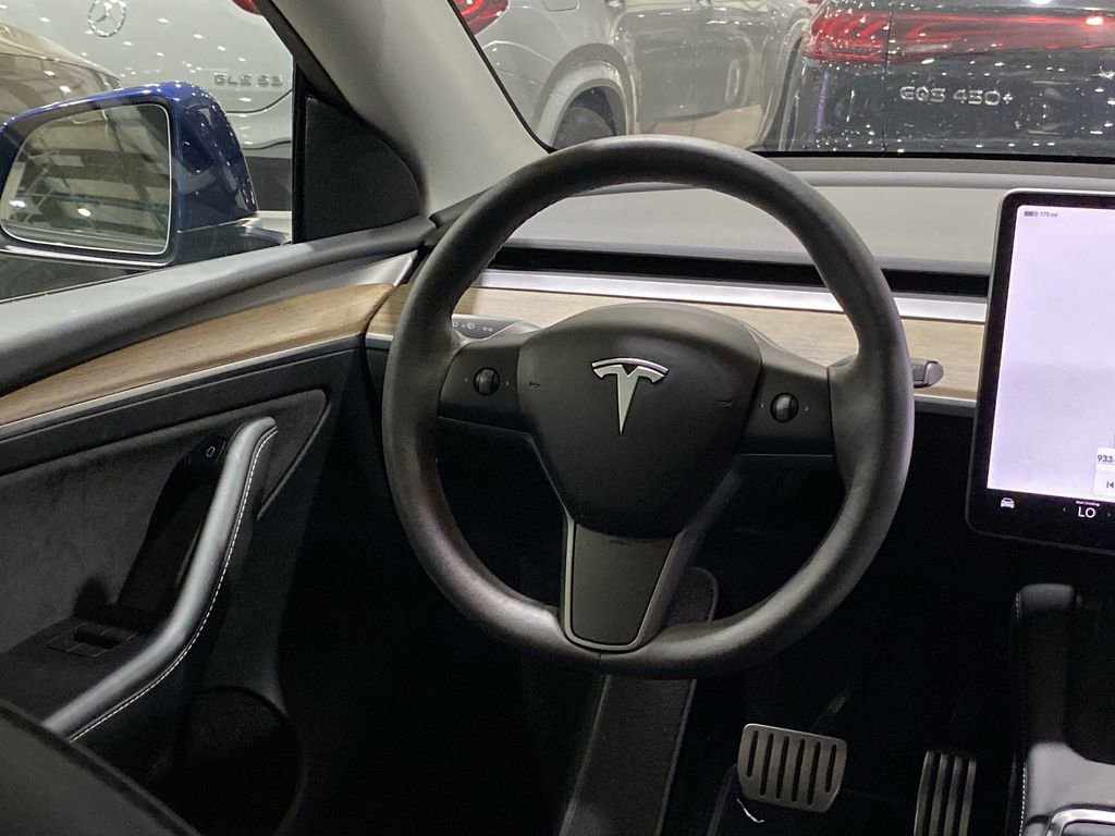 Used 2023 Tesla Model Y Performance image 3