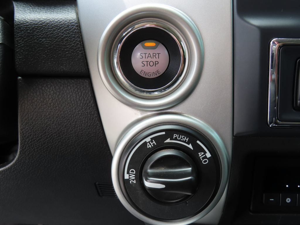 Used 2017 Nissan Titan PRO-4X w/ Pro-4x Convenience Package AWD/4WD image 9