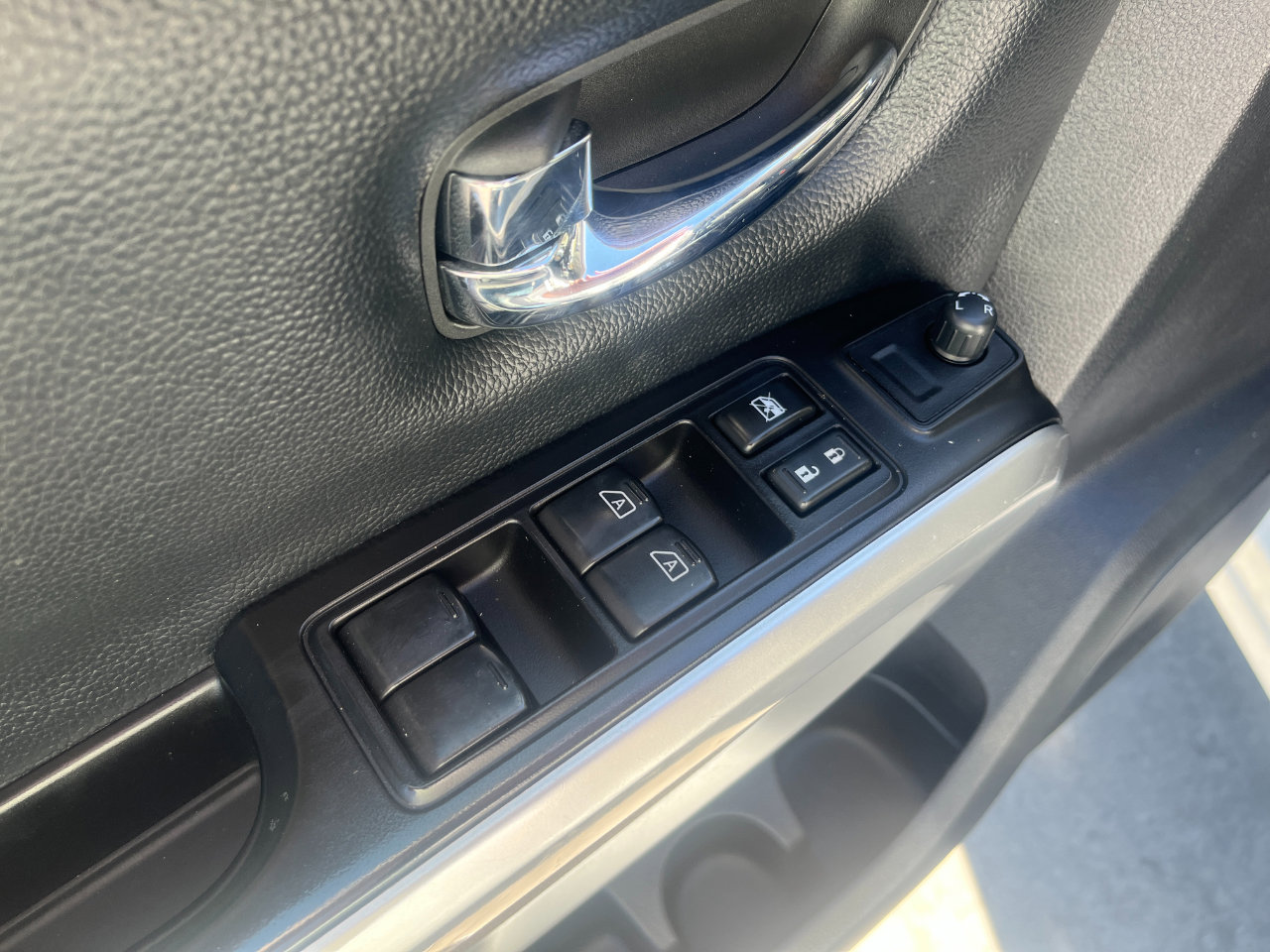 Used 2018 Nissan Titan PRO-4X image 10