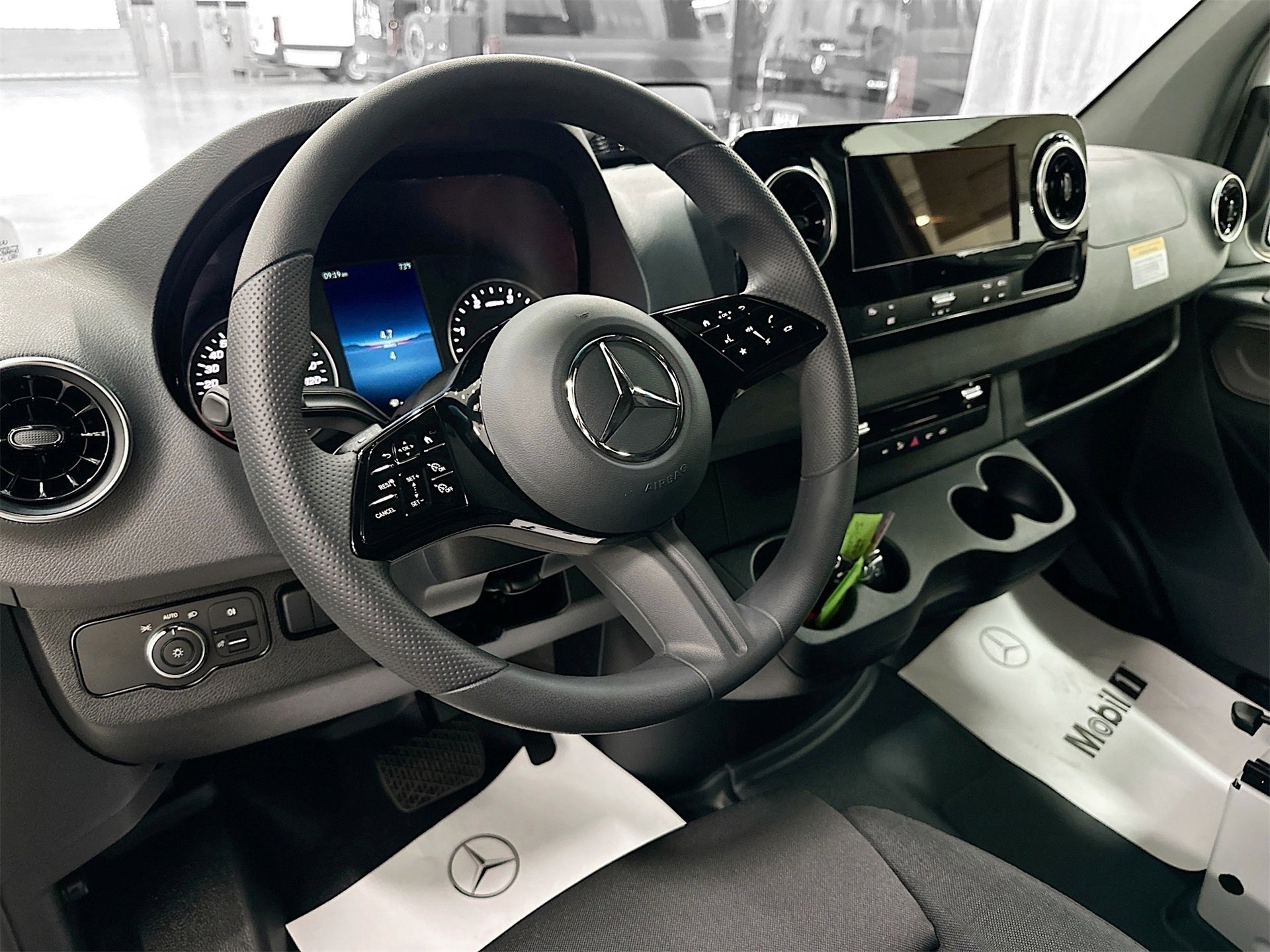 Used 2025 Mercedes-Benz Sprinter 2500 image 10