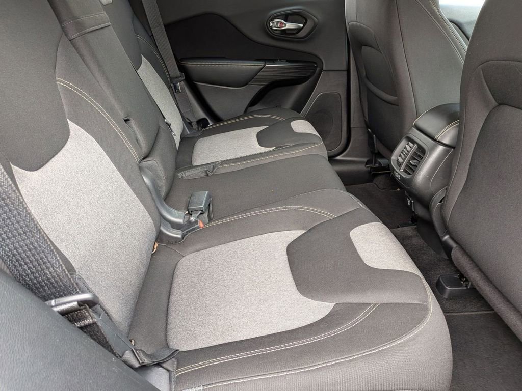 Used 2014 Jeep Cherokee Latitude image 26