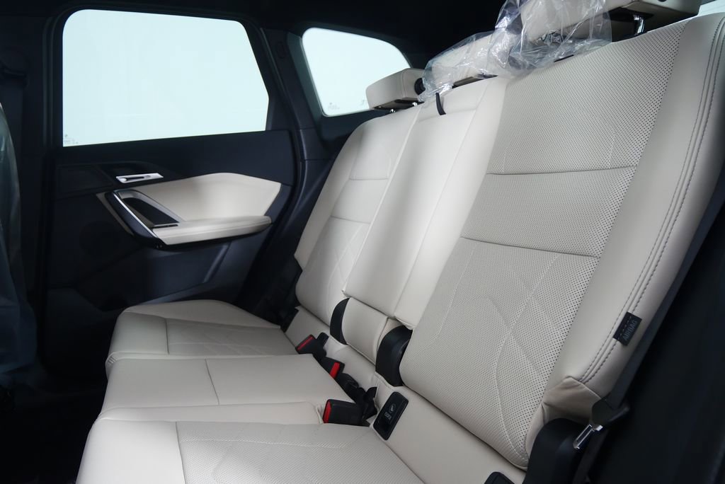 Used 2025 BMW X1 xDrive28i AWD/4WD image 15