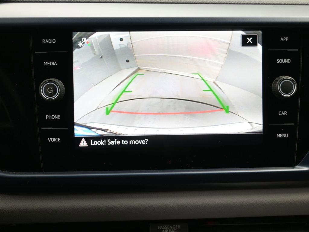 Used 2022 Volkswagen Taos SE w/ Panoramic Sunroof Package image 13