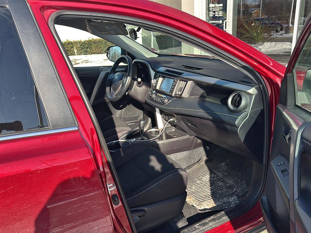 Used 2018 Toyota RAV4 XLE image 18