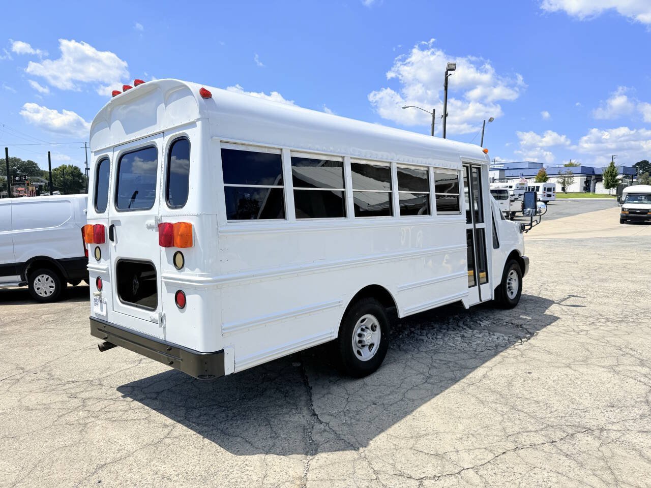 Used 2000 Chevrolet Express 3500 RWD image 3