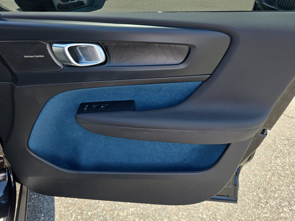 Certified 2023 Volvo C40 P8 Recharge Ultimate AWD/4WD image 11