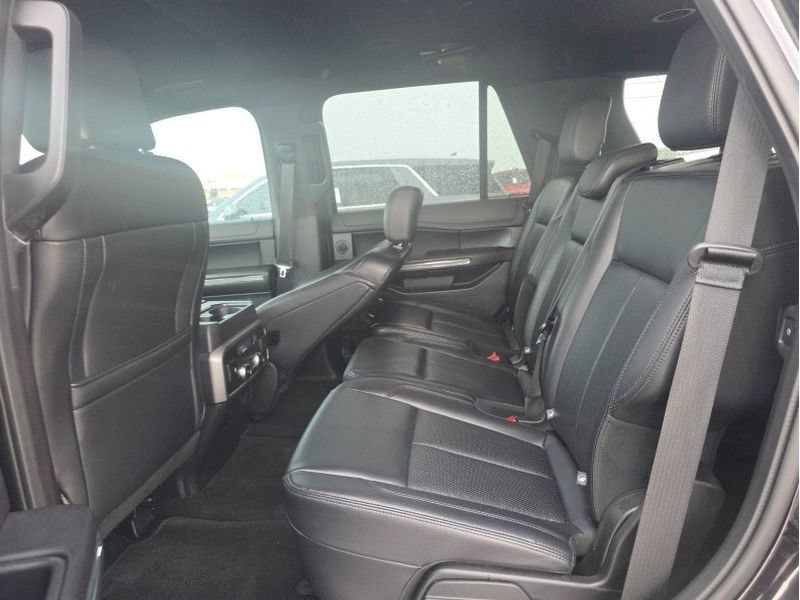 Used 2019 Ford Expedition XLT w/ Equipment Group 202A RWD image 12