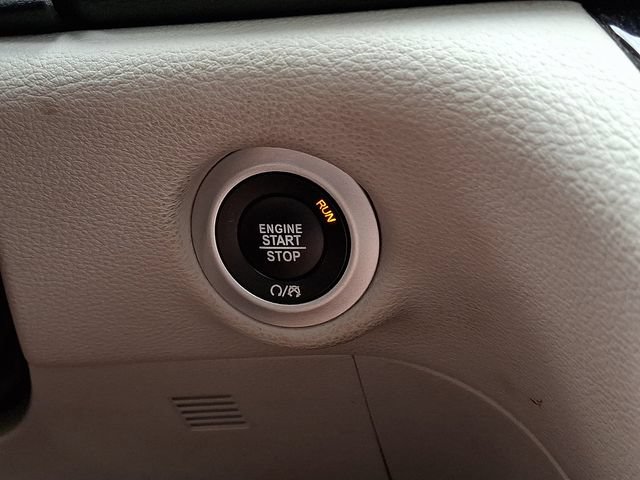 Used 2022 Chrysler Pacifica Limited AWD/4WD image 25