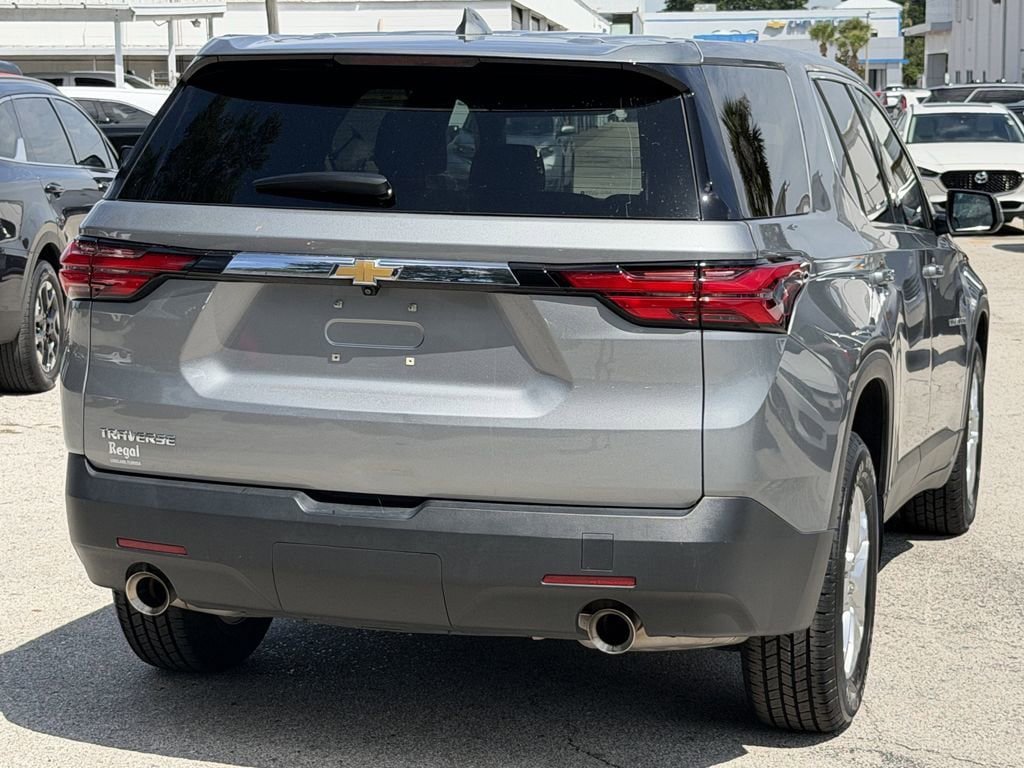 Used 2023 Chevrolet Traverse LS FWD image 5