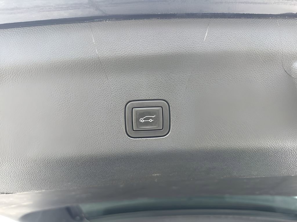 Used 2023 Chevrolet Suburban Premier image 29