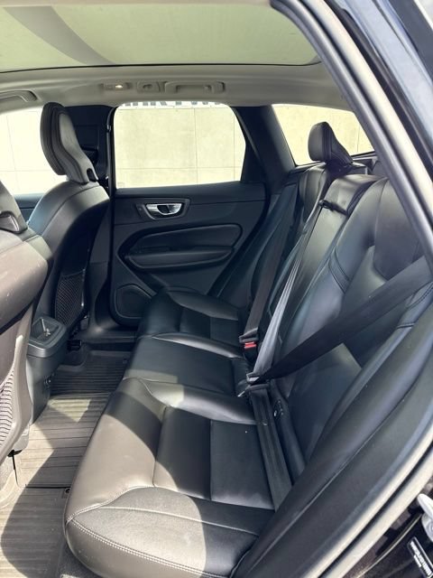 Used 2025 Volvo XC60 B5 Core AWD/4WD image 11