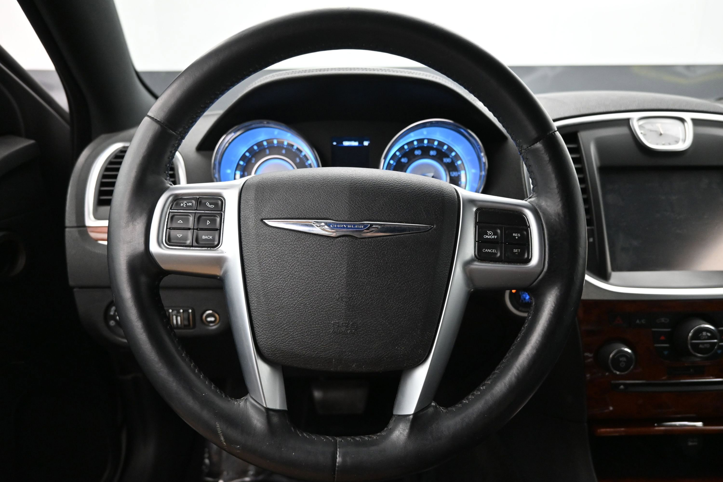 Used 2013 Chrysler 300 RWD image 13