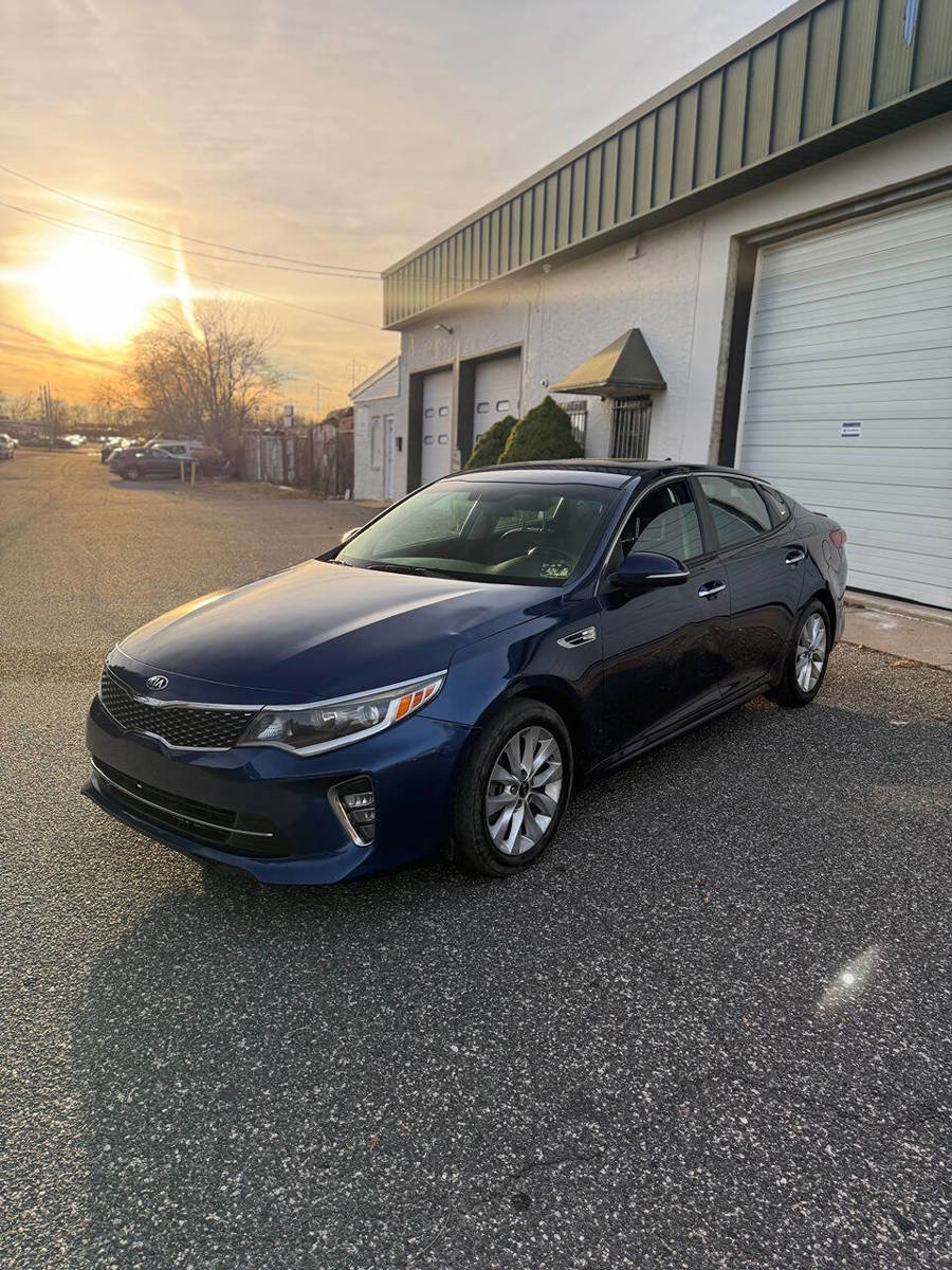 Used 2018 Kia Optima S image 2