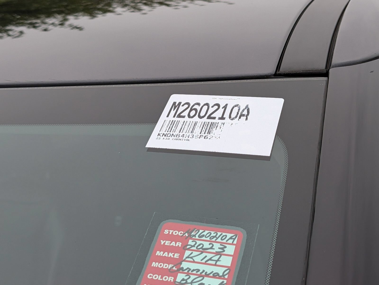 Used 2023 Kia Carnival LX FWD image 31