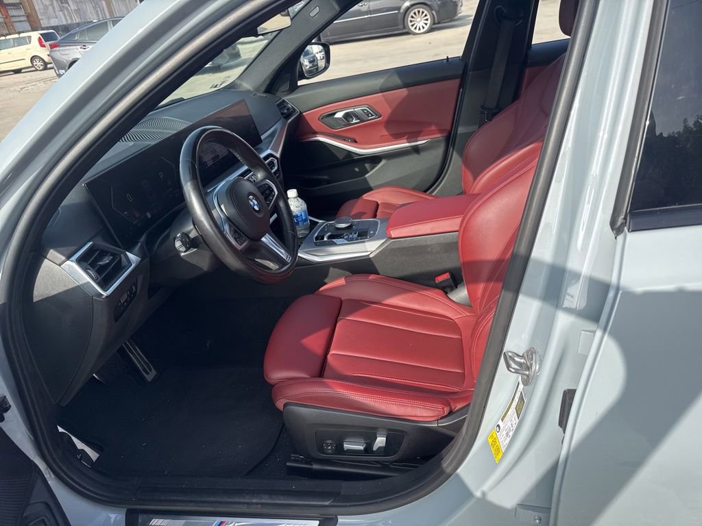Used 2023 BMW 330i Sedan w/ M Sport Package image 18