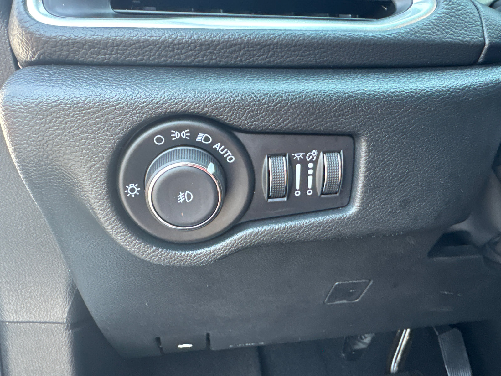 Used 2024 Chrysler Pacifica Pinnacle FWD image 18