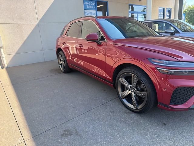 Used 2025 Genesis GV70 3.5T Sport w/ Sport Advanced Package AWD/4WD image 4