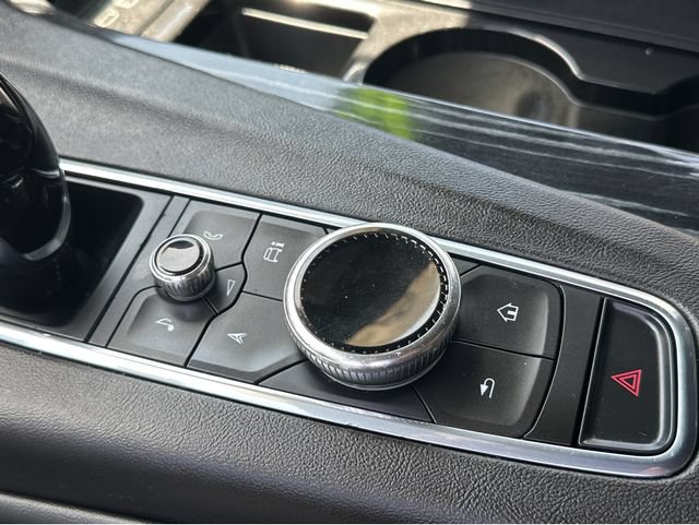Certified 2022 Cadillac Escalade ESV Sport AWD/4WD image 31
