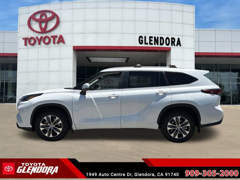 Certified 2025 Toyota Highlander XLE AWD/4WD image 6