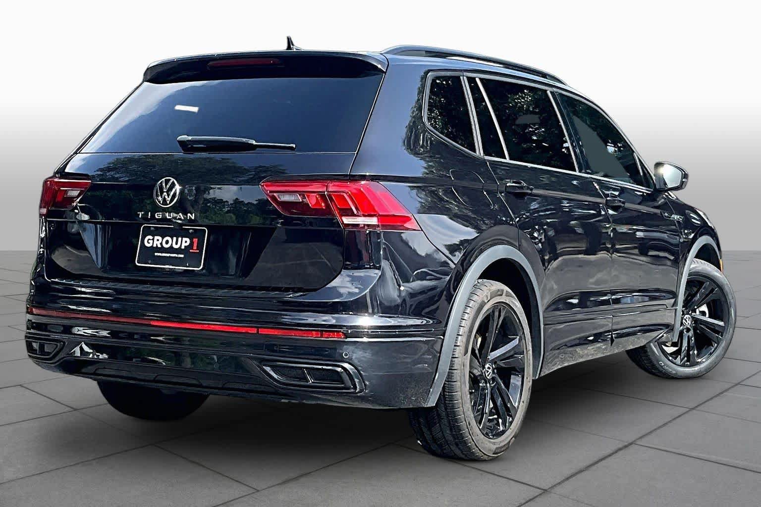 Used 2024 Volkswagen Tiguan SE R-Line FWD image 12