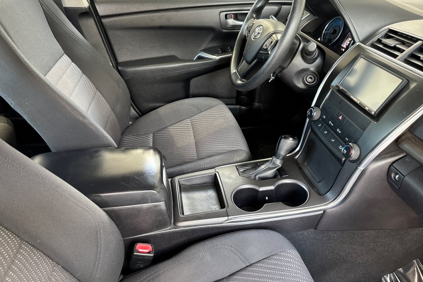 Used 2016 Toyota Camry LE FWD image 19
