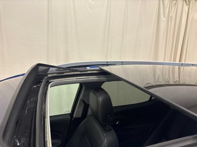 Used 2022 GMC Terrain SLT w/ Infotainment Package II AWD/4WD image 4