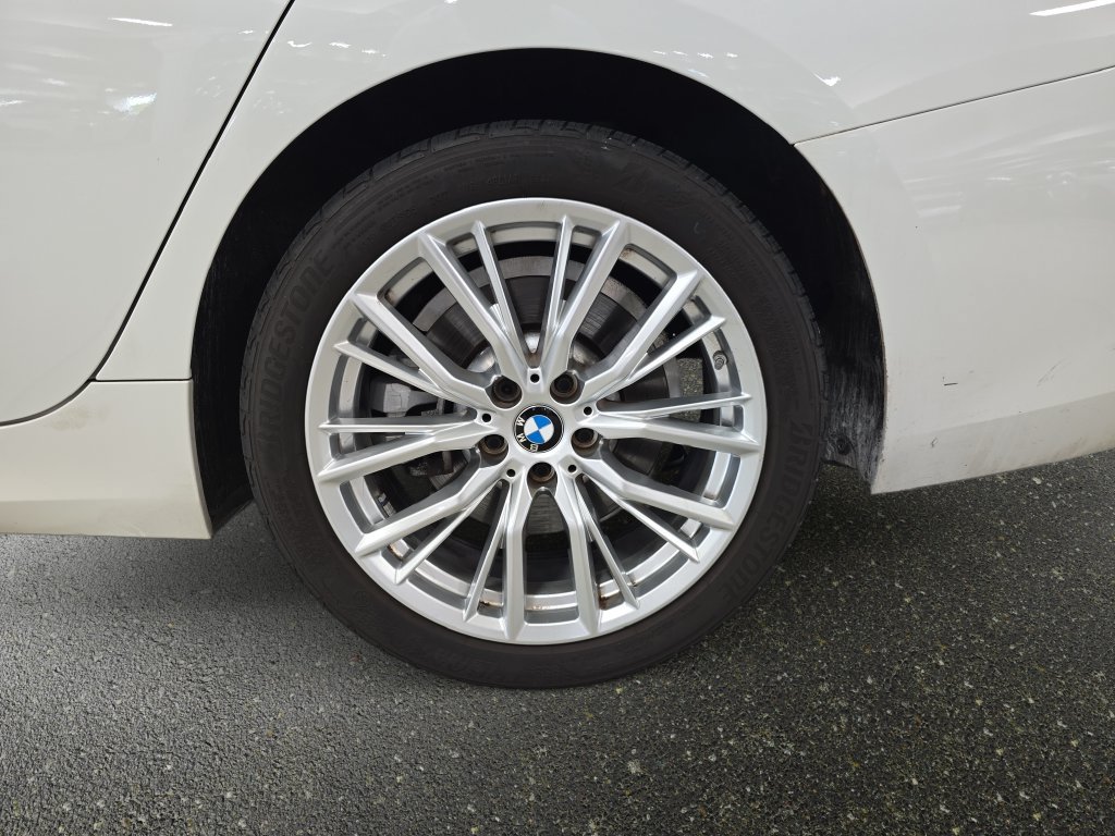 Certified 2023 BMW 330i Sedan w/ Driving Assistance Package RWD image 32