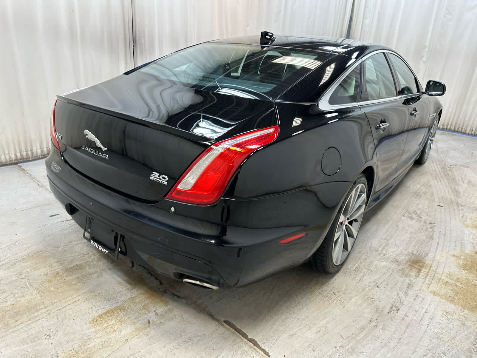Used 2017 Jaguar XJ R-Sport AWD/4WD image 11