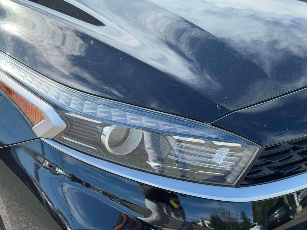 Used 2022 Kia Forte LXS image 9