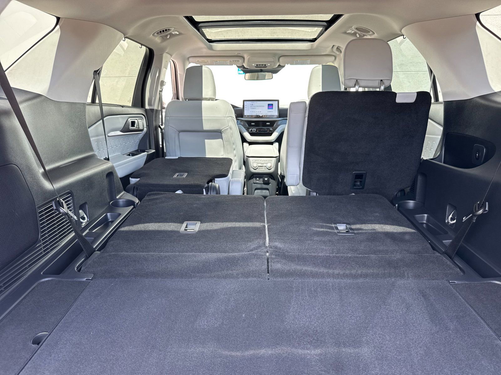 Used 2025 Ford Explorer Platinum w/ Ultimate Package RWD image 19