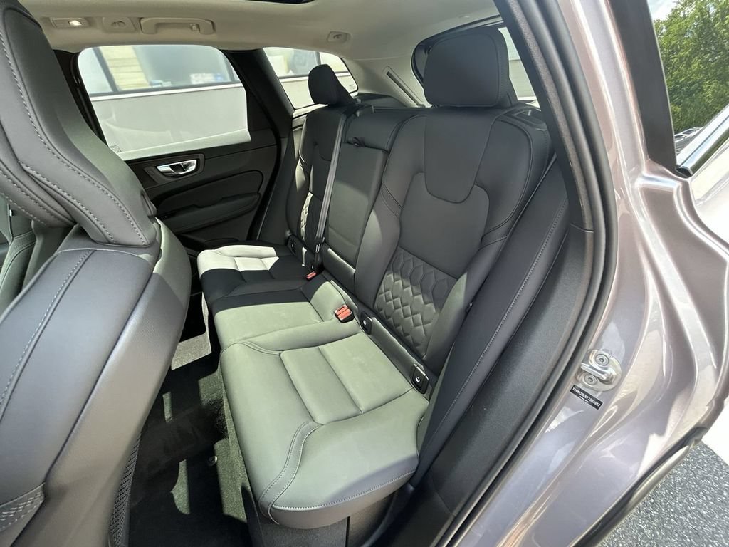 New 2026 Volvo XC60 B5 Plus w/ Protection Package Premier AWD/4WD image 23
