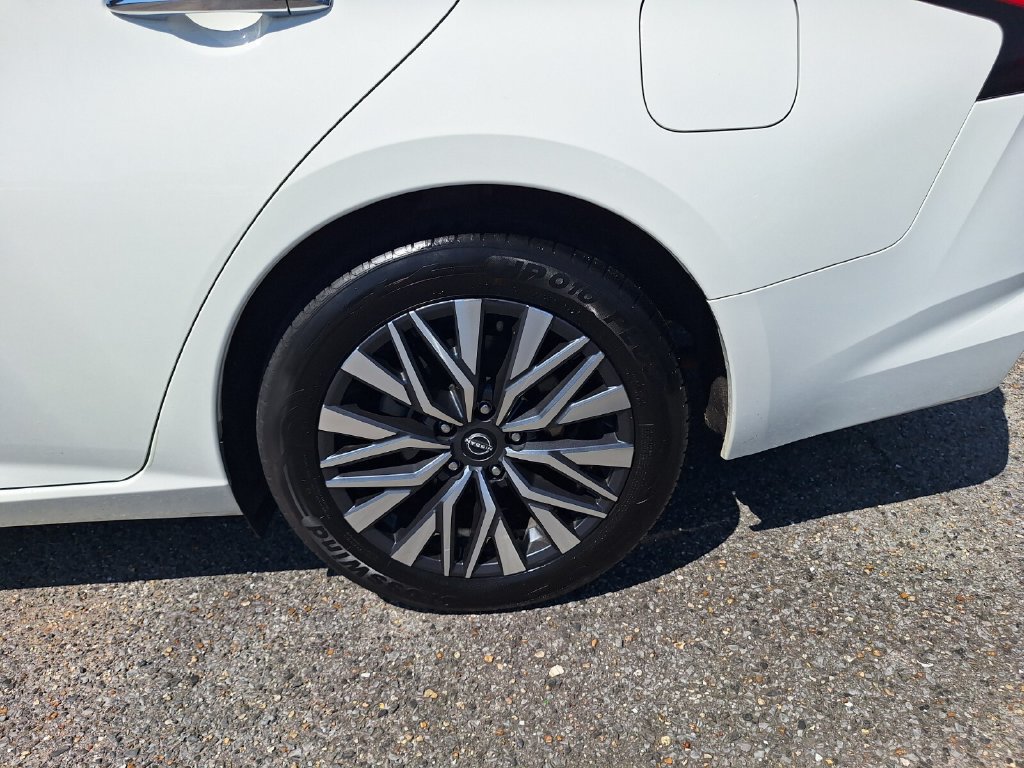 Used 2025 Nissan Altima 2.5 SV FWD image 23