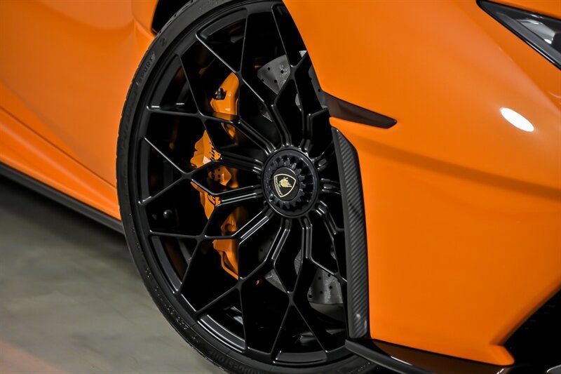 Used 2022 Lamborghini Huracan STO RWD image 4