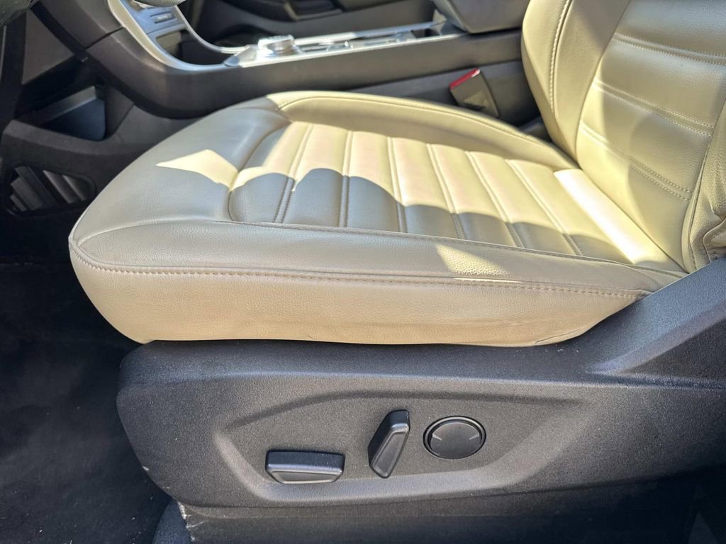 Used 2024 Ford Edge SEL image 18