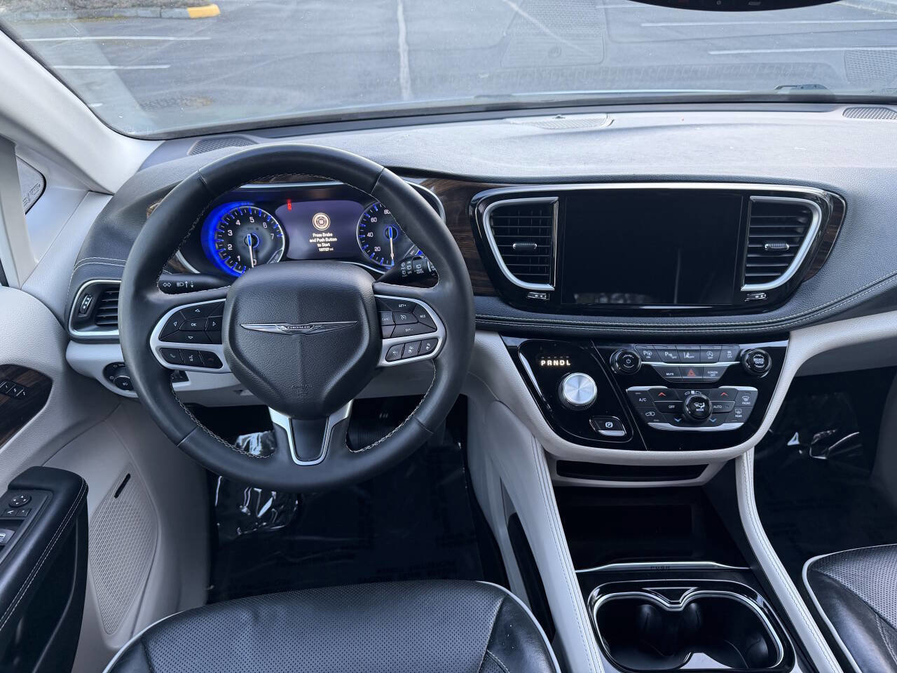 Used 2022 Chrysler Pacifica Limited image 16