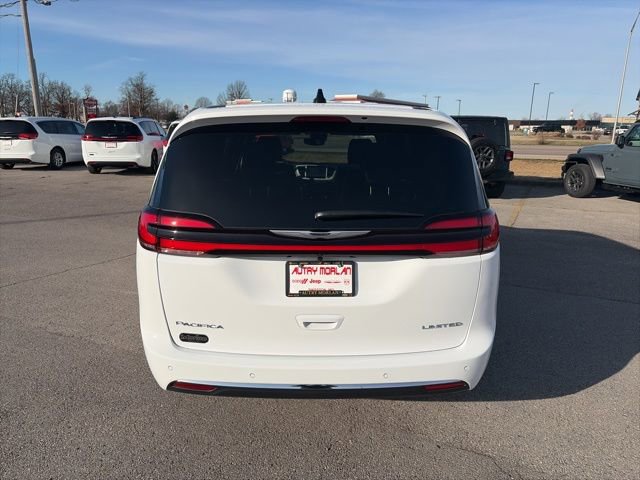 New 2026 Chrysler Pacifica Limited w/ Uconnect Theater Family Group image 5