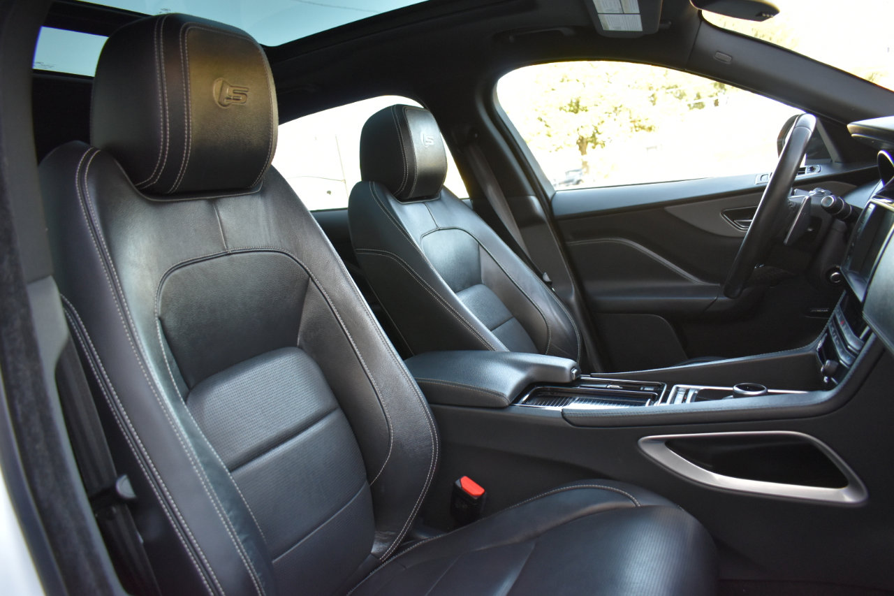 Used 2018 Jaguar F-PACE S image 31