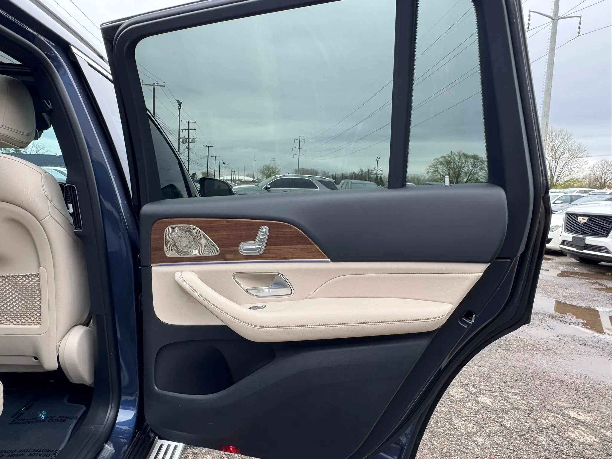 Used 2025 Mercedes-Benz GLS 450 4MATIC w/ AMG Line Exterior image 44