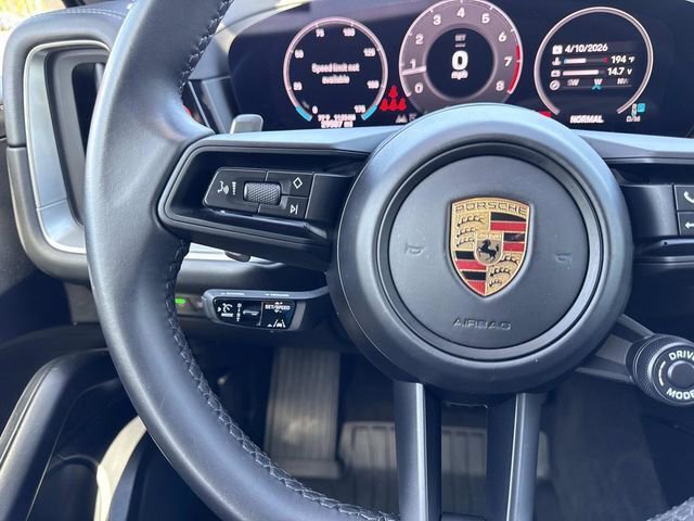 Used 2024 Porsche Cayenne Coupe AWD/4WD image 17