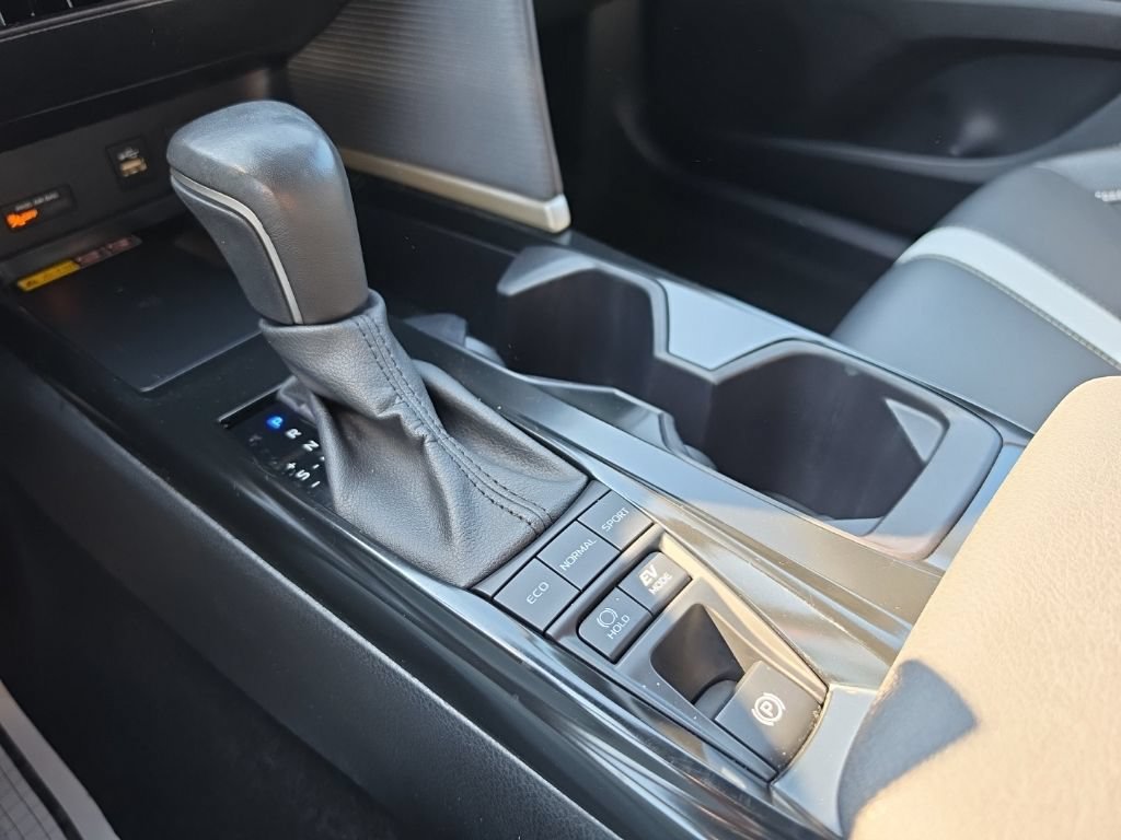 Used 2025 Toyota Camry SE FWD image 15