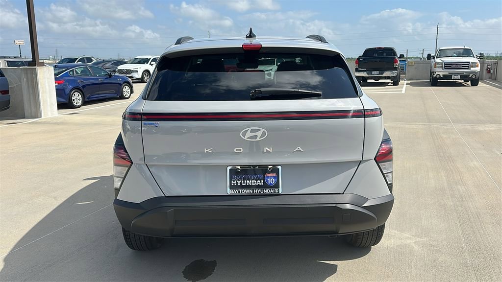 Certified 2025 Hyundai Kona SEL image 11