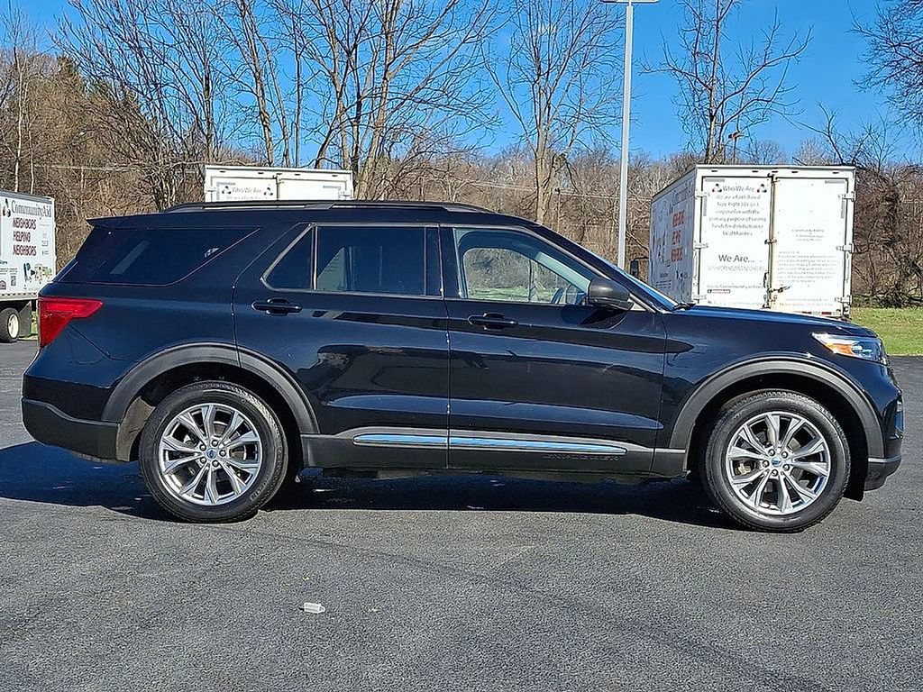 Used 2023 Ford Explorer XLT w/ Equipment Group 202A AWD/4WD image 10