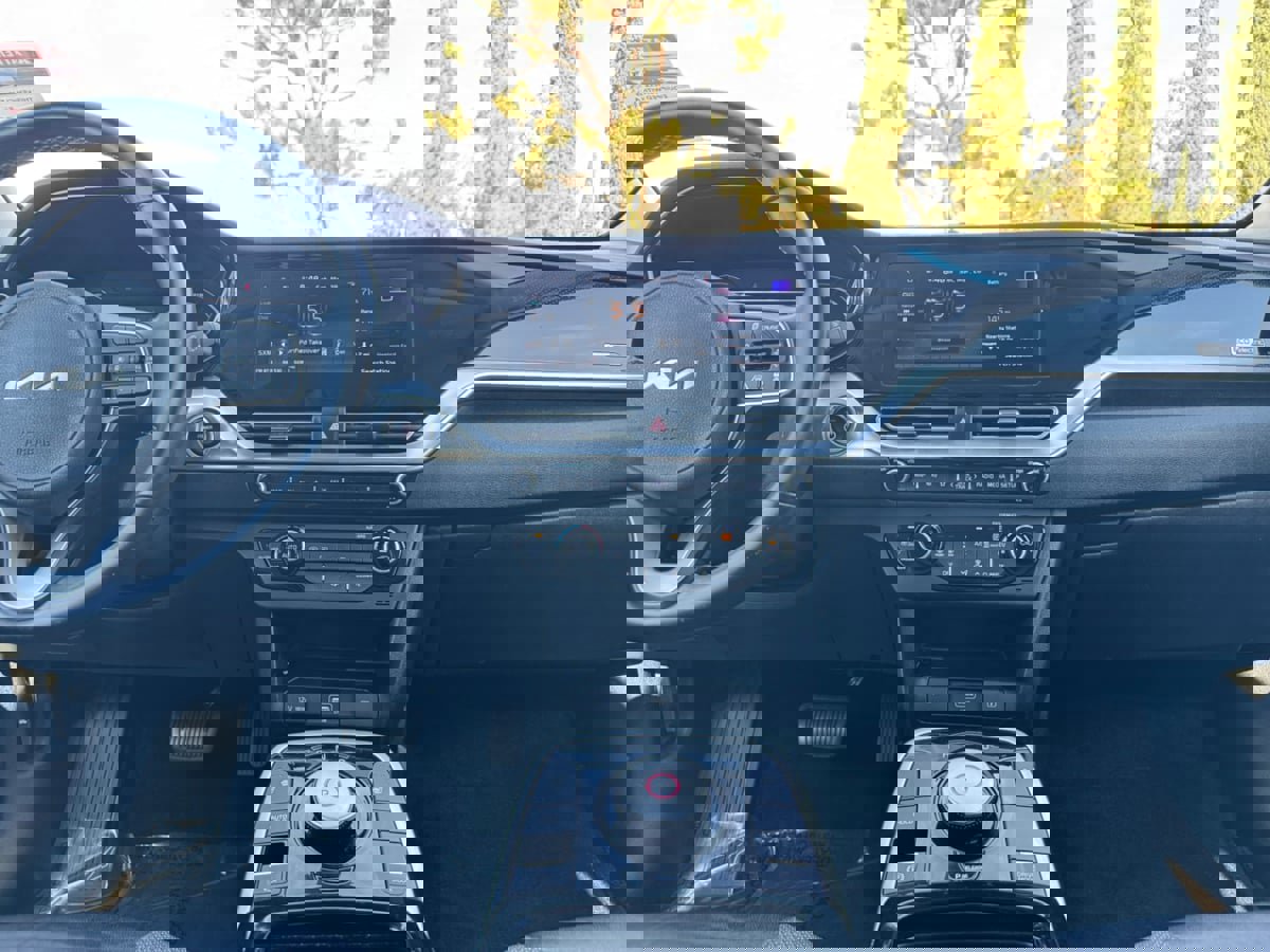 Used 2022 Kia Niro EX image 15