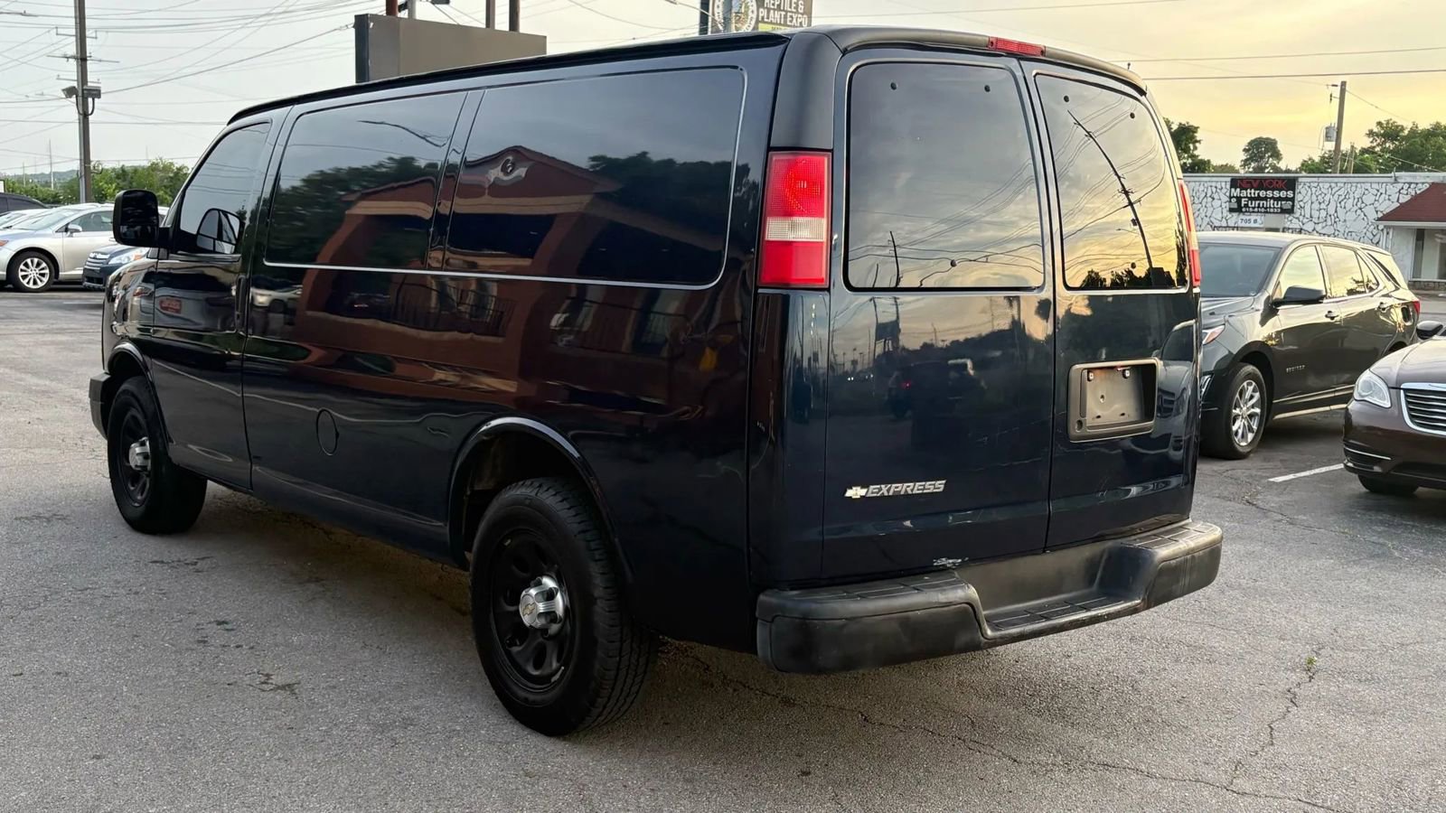 Used 2013 Chevrolet Express 1500 w/ Power Package image 3