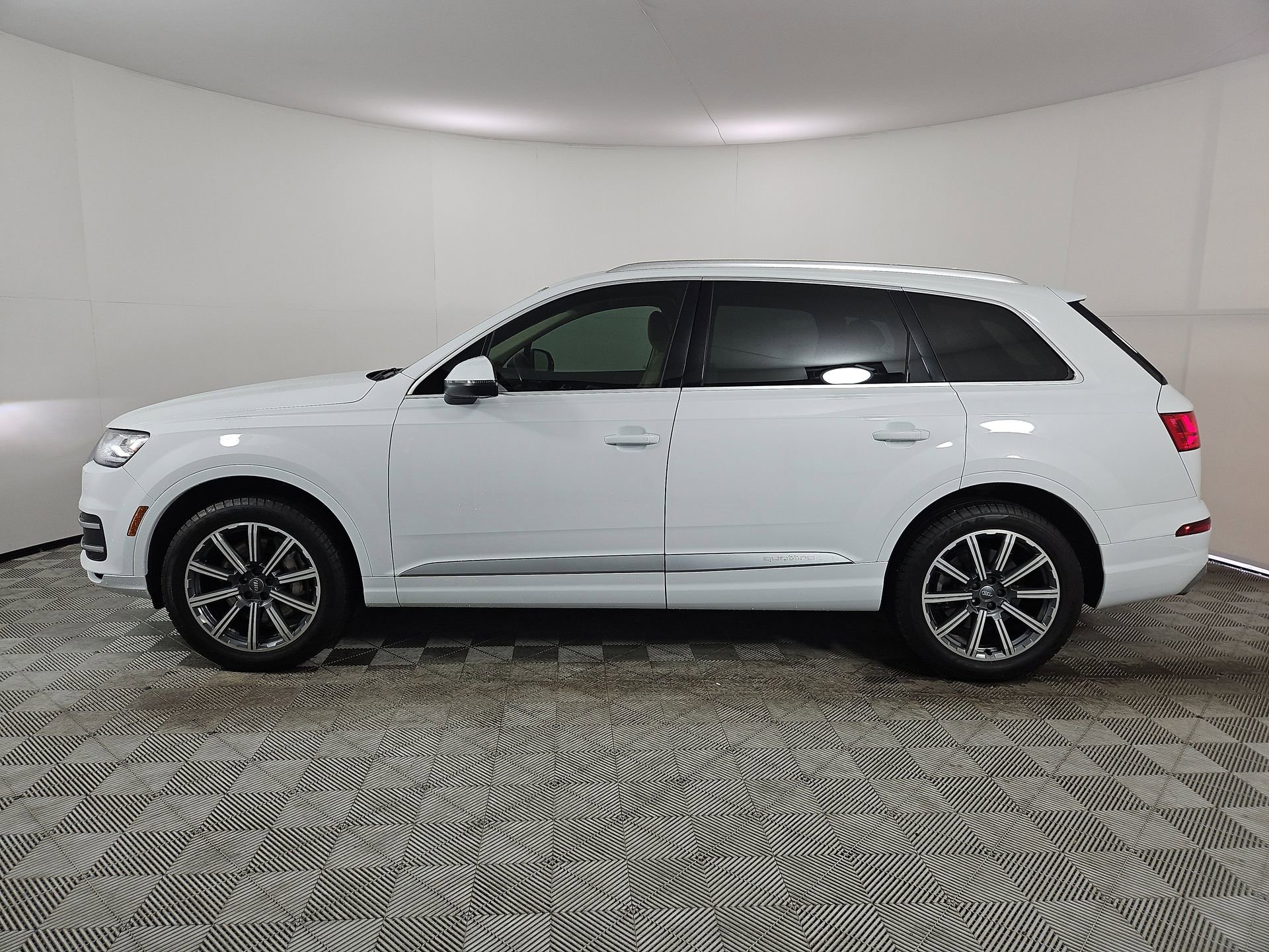 Used 2017 Audi Q7 3.0T Premium Plus w/ Premium Plus Package image 4