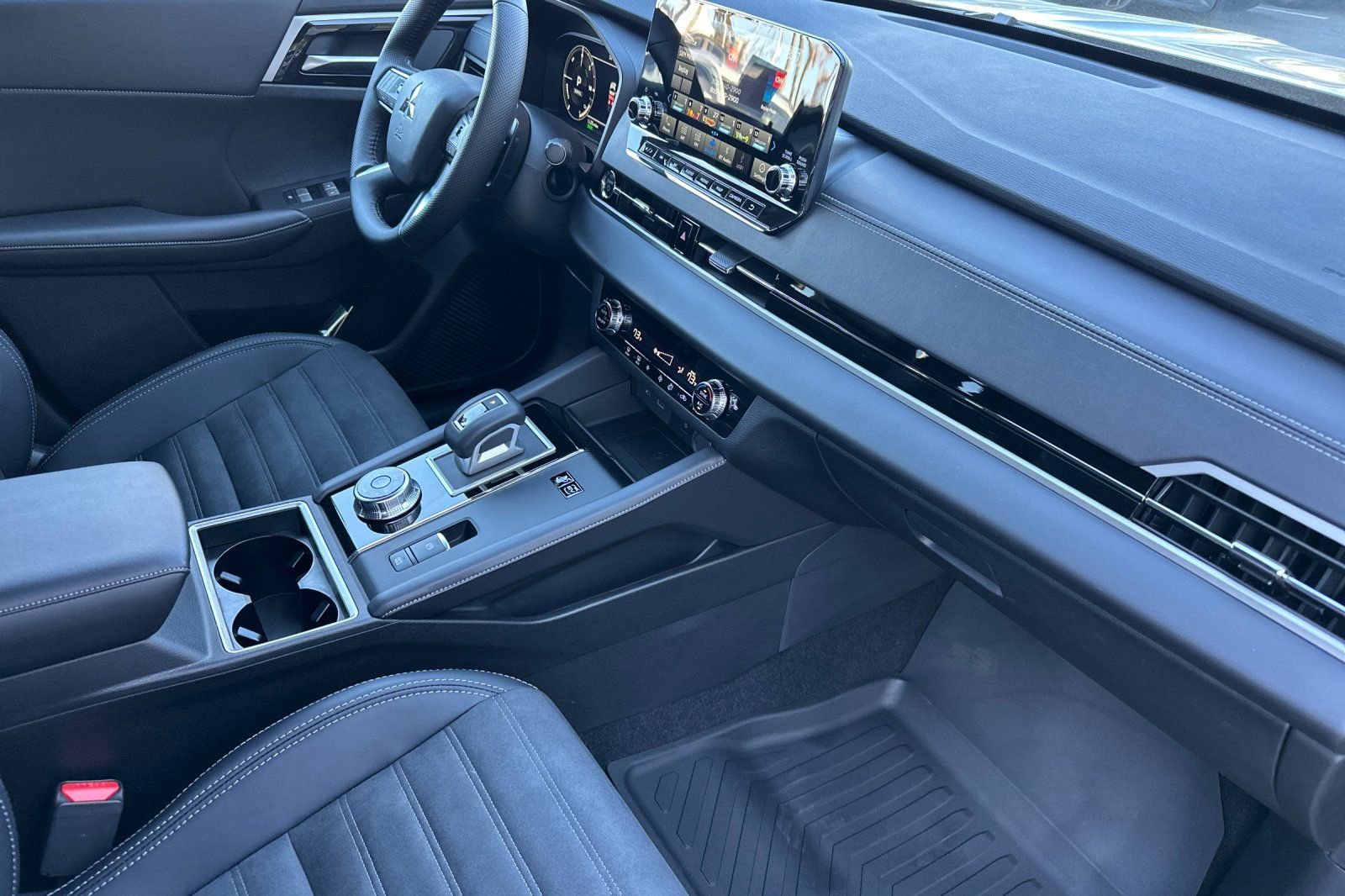 New 2025 Mitsubishi Outlander SE image 15