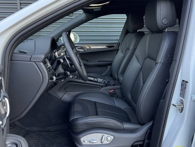 New 2026 Porsche Macan image 5