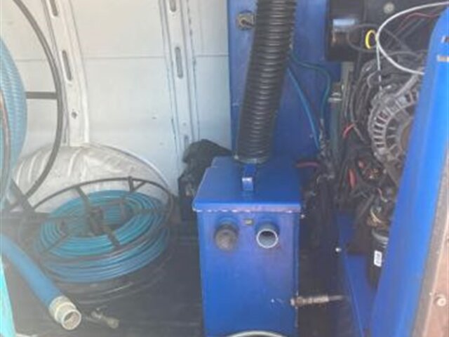 Used 2018 Chevrolet Express 2500 RWD image 11